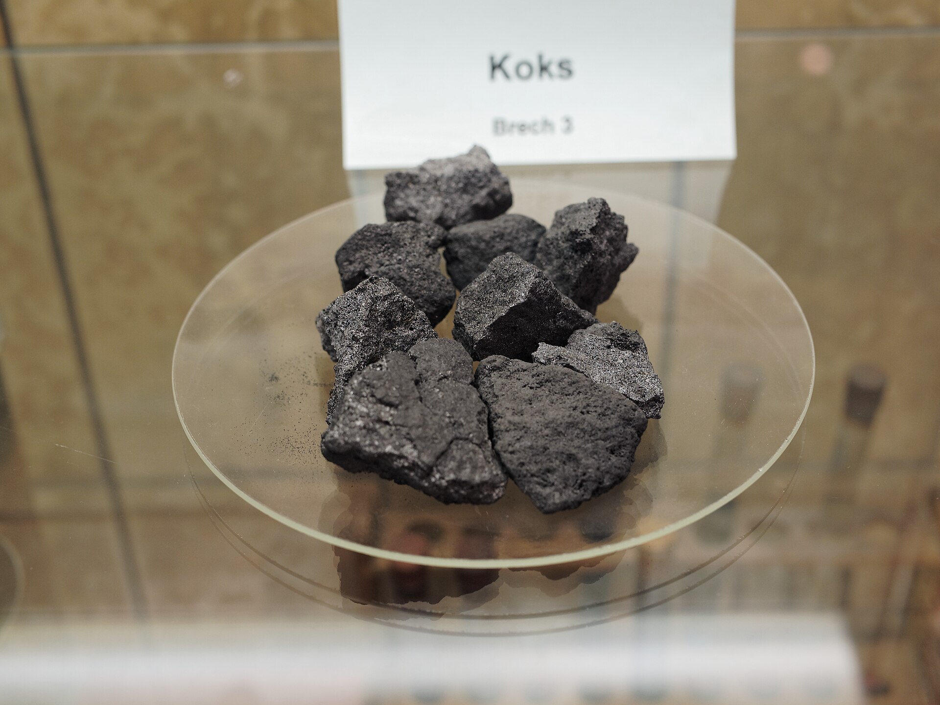 Graded nut coke pieces
